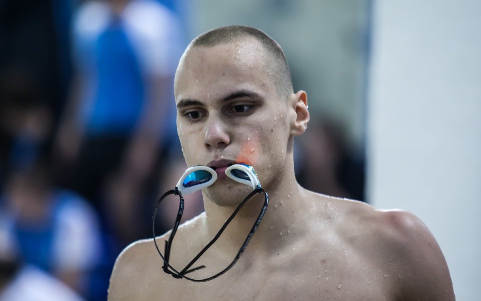 Антъни Иванов спечели коронната си дисциплина 200 м бътерфлай на