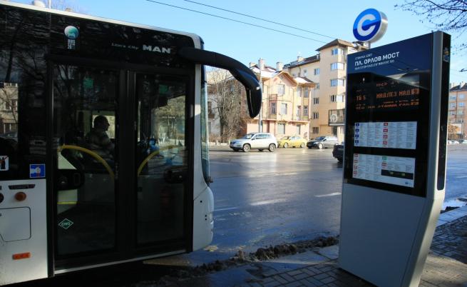 Увеличават заплатите на шофьорите в градския транспорт в София с по 10%