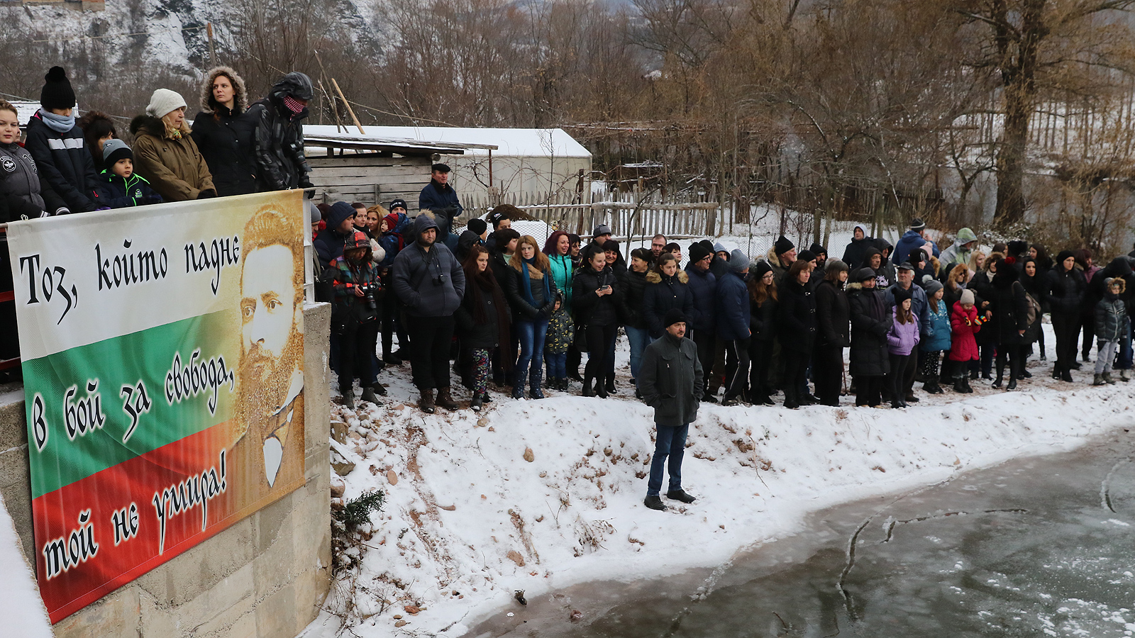 Богоявление и мъжко хоро в ледените води в село Зверино