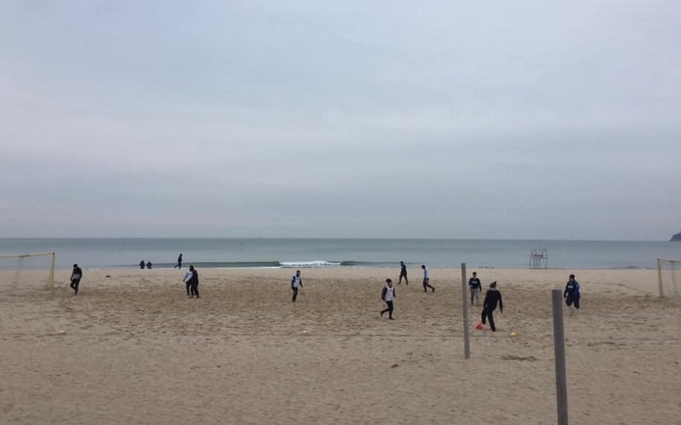 Шампионите по плажен футбол започнаха подготовка