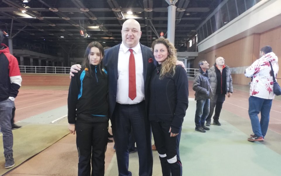 Министър Кралев даде старт на ремонта в залата за лека атлетика в Добрич