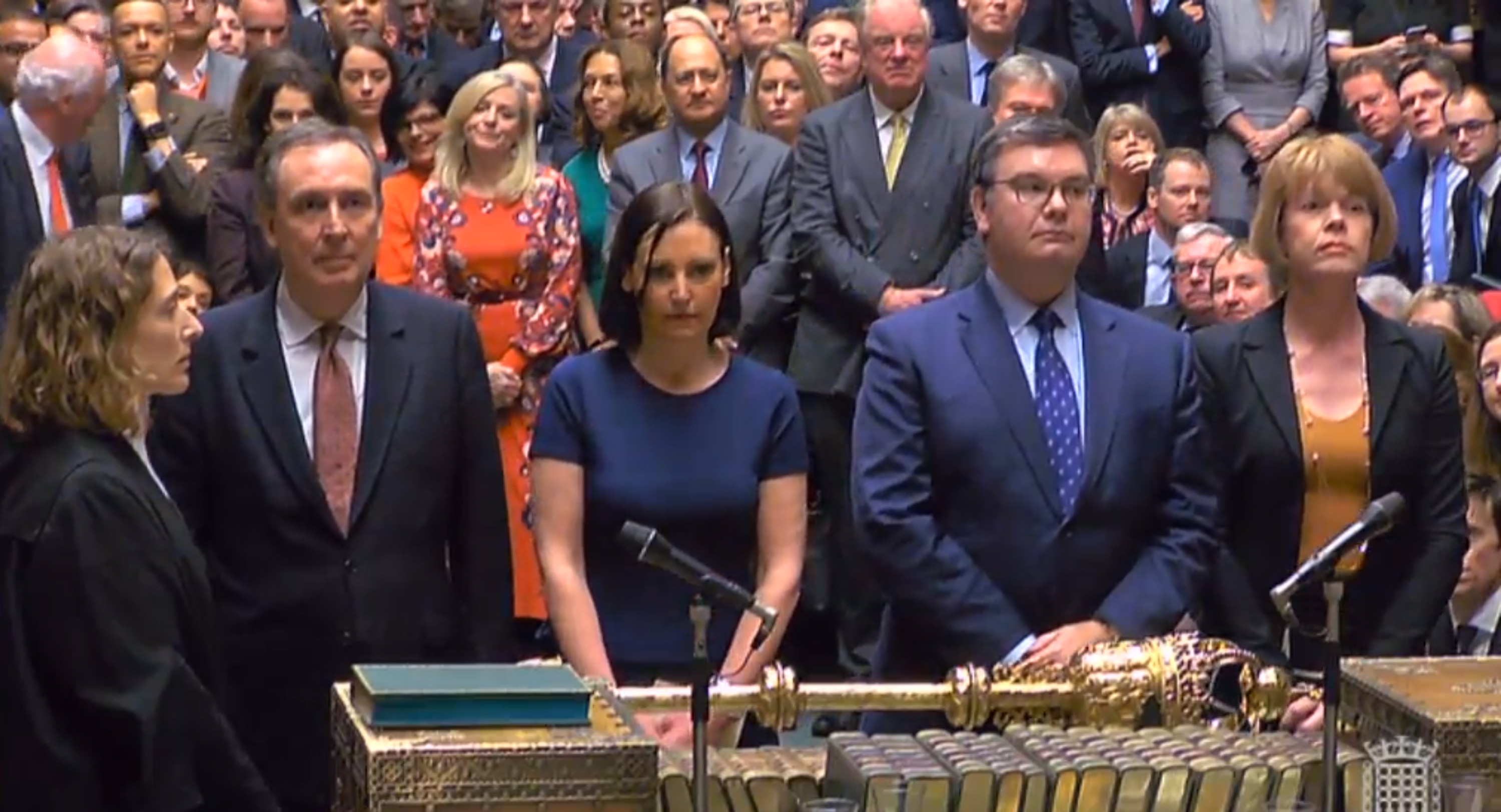 Лидерът на британската опозиционна Лейбъристка партия Джереми Корбин внесе вот на недоверие към правителството на Тереза Мей. На снимките: гласуването на Брекзит в британският парламент, речта на Мей, протестите пред парламента в Лондон