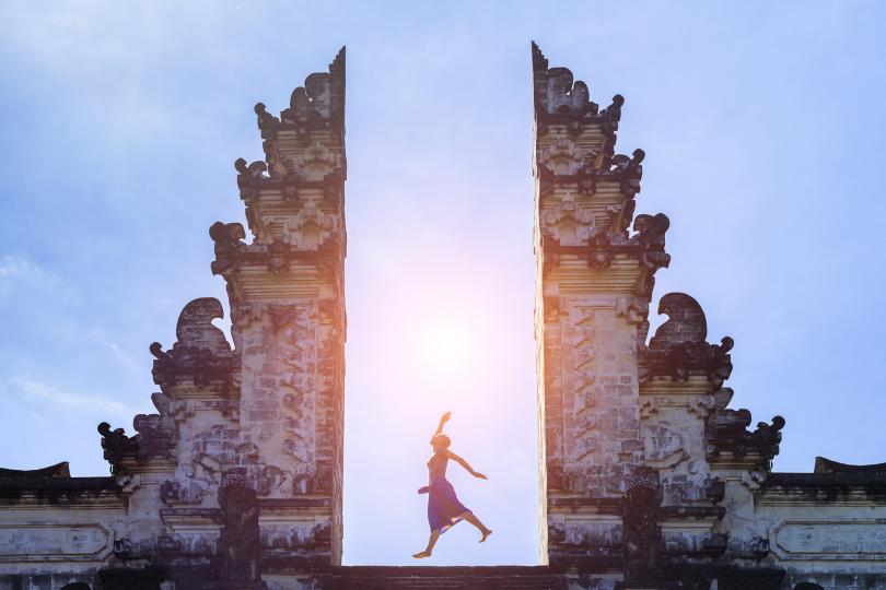 <p><strong>Дева: </strong>те ще предприемат пътуване до Бали с цел себеразвитие и духовно израстване; това ще им помогне да открият много нови истини за себе си и да намерят своето житейско призвание.</p>