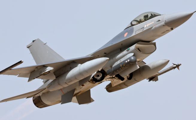 Какво обясниха от Министерството на отбраната за изтребителите F-16