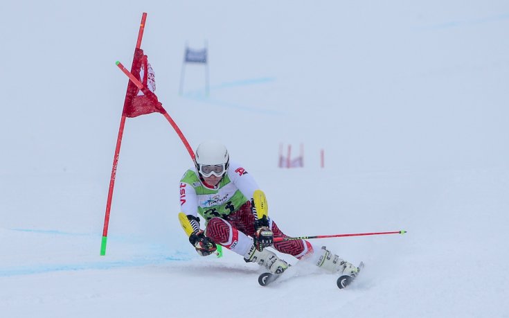 Тодоров и Скробанска първи на гигантския слалом за купа 