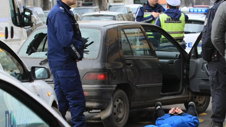 Арести в центъра на София, стрелба