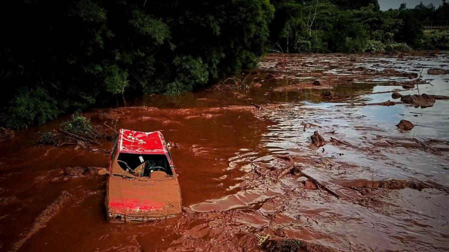Бразилия: 50 жертви след бедствието и още стотици в неизвестност