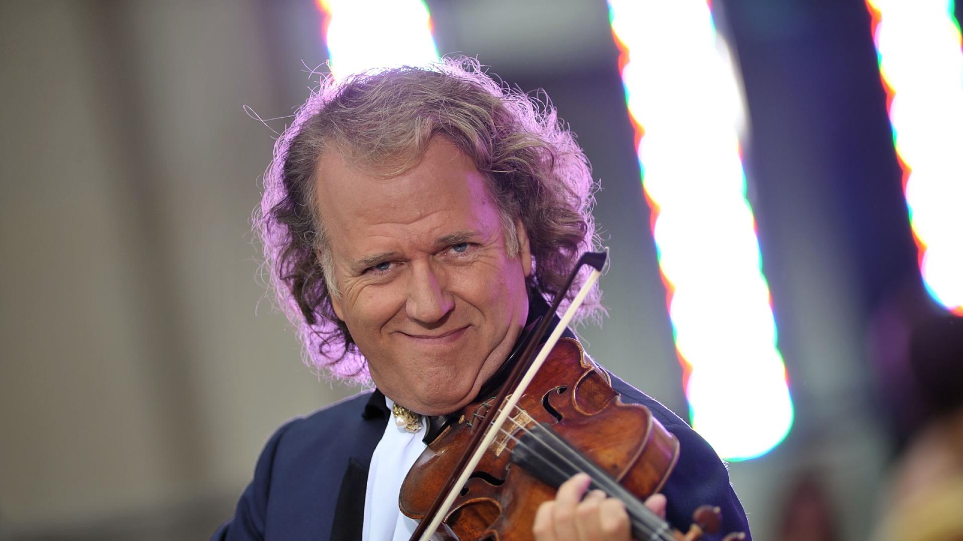 Андре Рийо с музикален поздрав за българите за 24 май|Vesti.bg