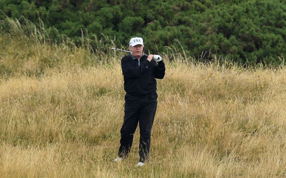 Доналд Тръмп игра голф с Тайгър Уудс