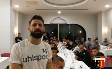 Играчи, треньори и фенове с мил жест към рожденика Христо Бонев