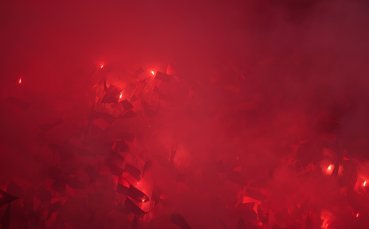 Феновете на Дрезден с уникално пирошоу
