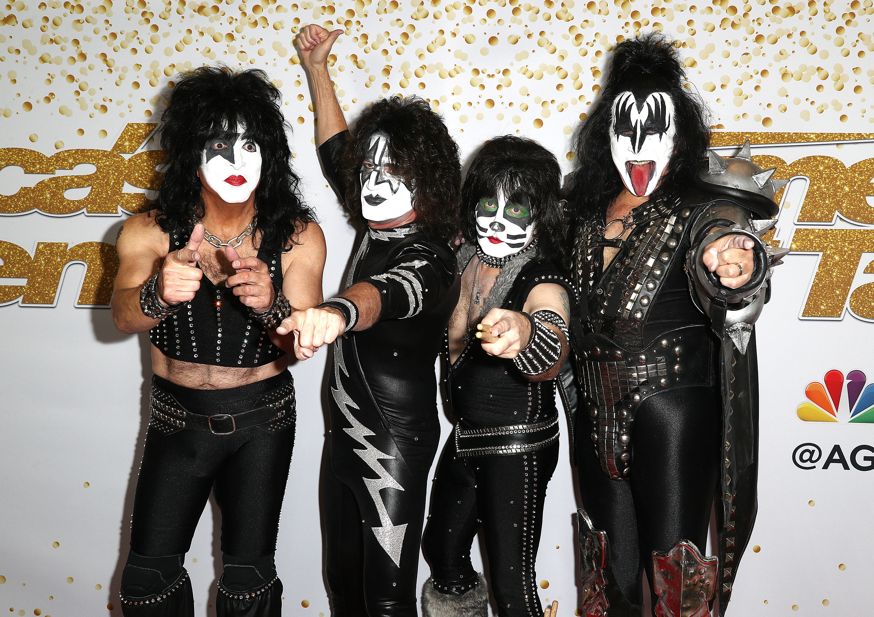 А една от най-обичаните рок групи пък носи буквално името "целувка" (Kiss, англ.пр)