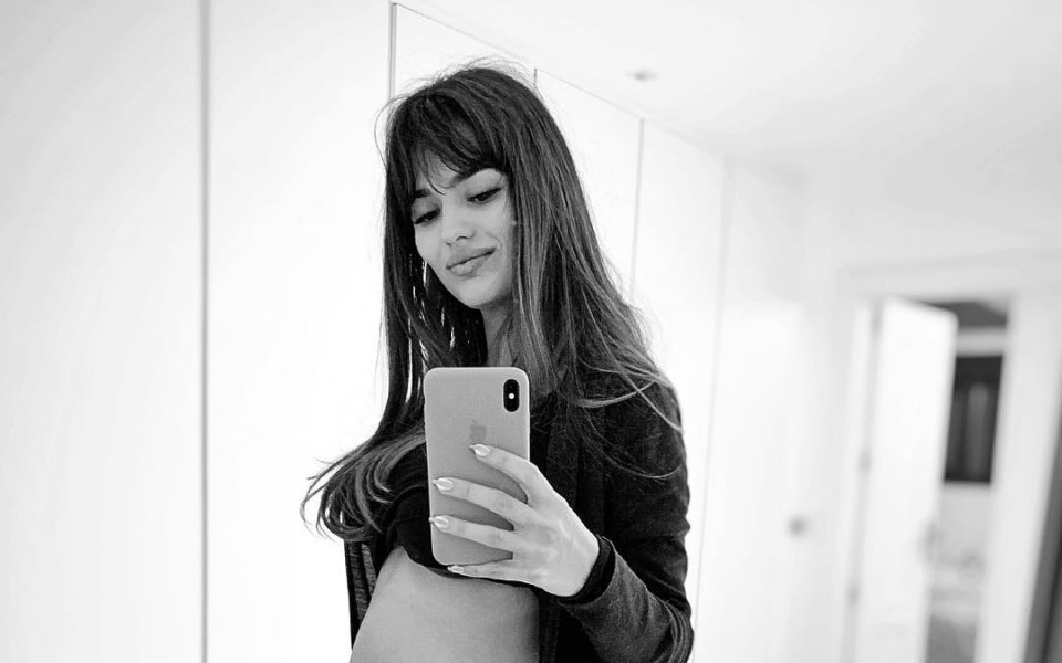 Половинката на Иско публикува горещи снимки с бременното коремче