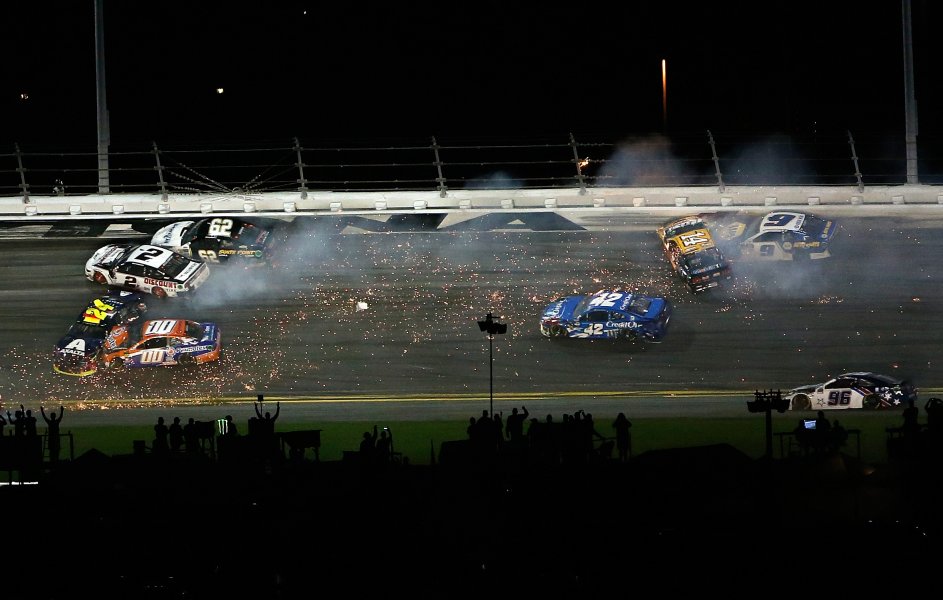 Брутална катастрофа с 21 болида на Daytona 5001