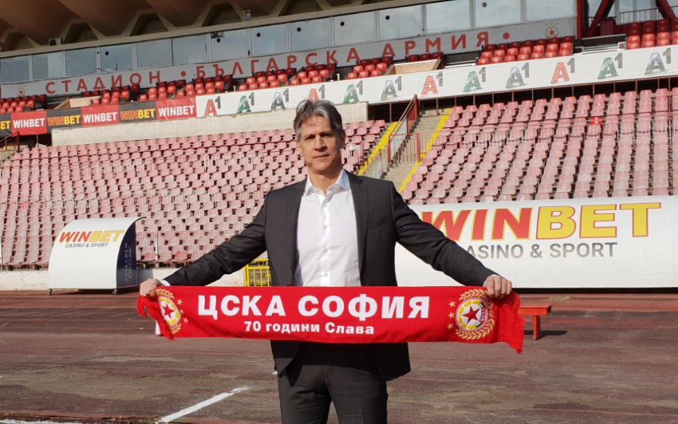 Спортният директор на ЦСКА - Кристиано Джарета, демонстрира активност в