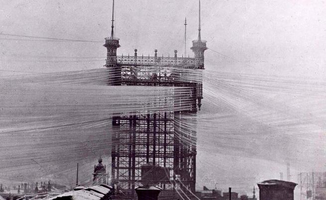 1890: Една телефонна кула с над 5500 линии във въздуха