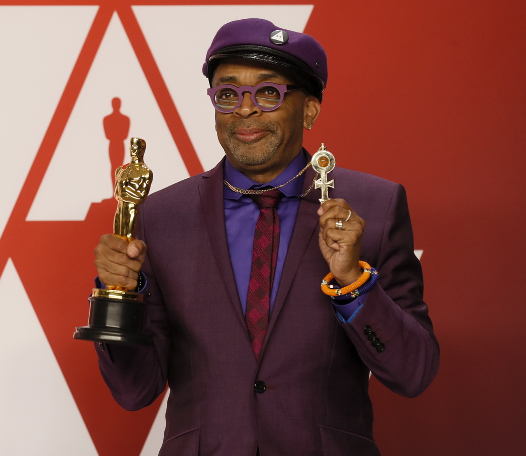 Наградата за най-добър адаптиран сценарий отиде при BlacKkKlansman на Чарли Уахтел, Дейвид Рабиновиц и Спайк Лий