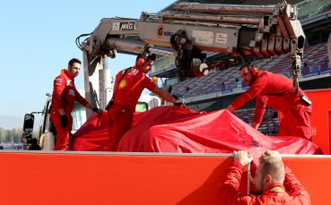 Фетел се отърва невредим след катастрофа в Барселона