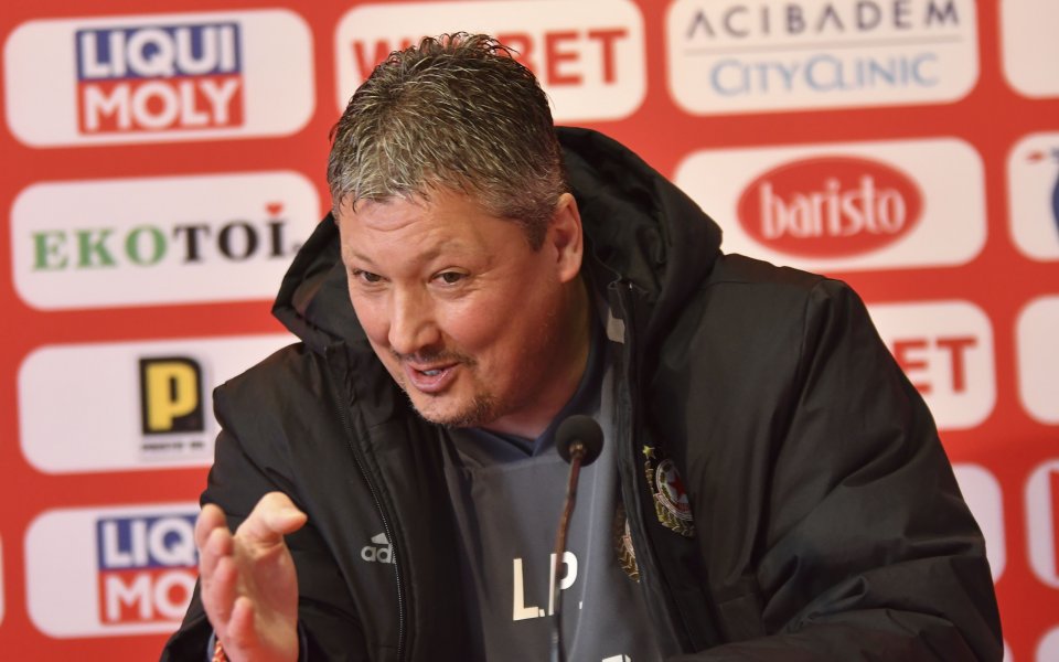 Българският специалист Любослав Пенев е все по-близо до това да