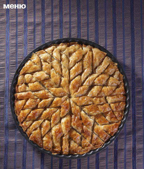 Рецепта прочетете тук - <a href=' http://www.menumag.bg/recepta/baklava-s-sham-fystyk-orehi-i-bademi ' target='_blank'> Баклава с шам фъстък, орехи и бадеми </a>