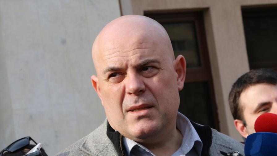  Гешев: Кметът Ралев желал рушвет от 60 хиляди лева 