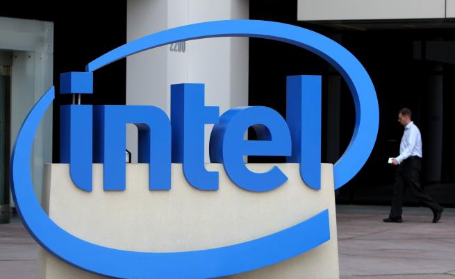 Intel изостава, но обещава да върне Закона на Мур