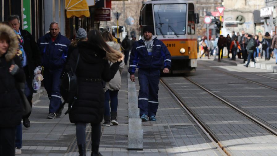  Трамвай се възпламени 