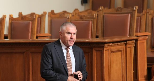 България Марешки нарече Радев фигуранта в републиката“ По-късно пред медиите