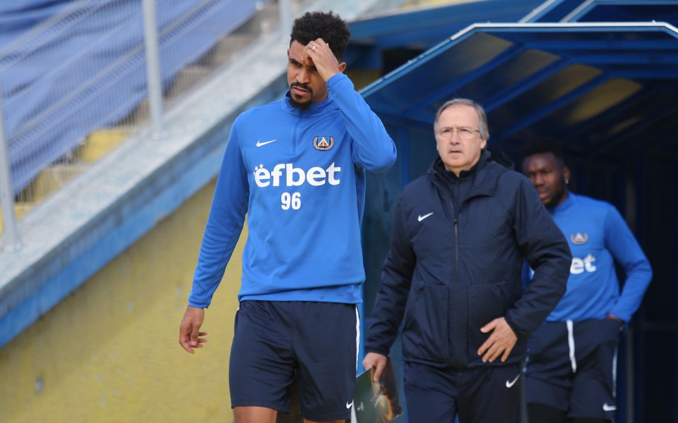 Бившият защитник на Левски Седрик Унтонджи попада в трансферните планове