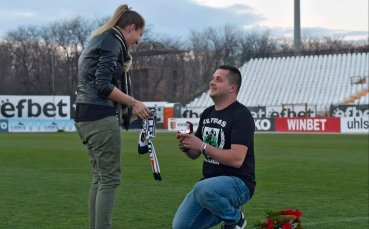 Романтика на Лаута: Фен предложи брак на любимата си и чу заветното 