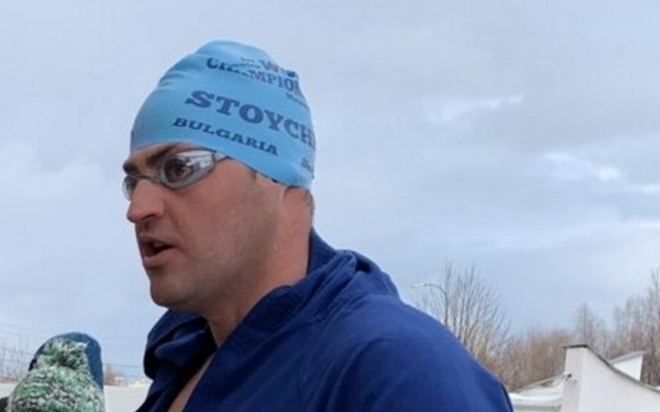 Петър Стойчев отново световен шампион в ледени води