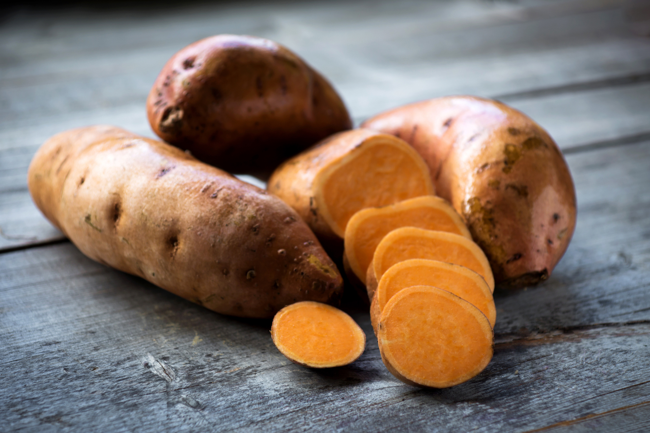 Сладки картофи.<br />
Двете разновидности - оранжеви и лилави, съдържат съответно бета-каротин и антоцианини, които се свързват с добро сърдечносъдово здраве. 