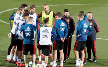 Испанските национали нарамиха пушките