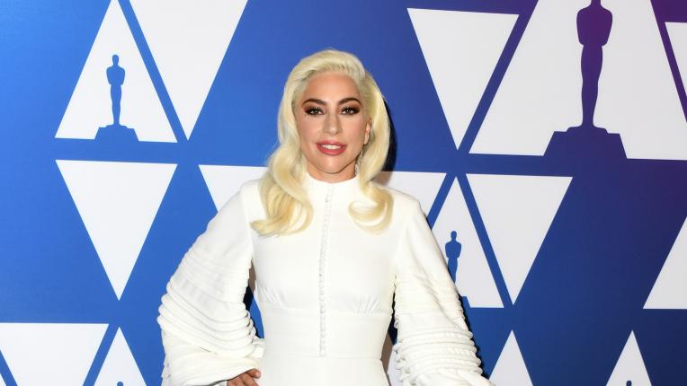  Всички тоалети, които Лейди Гага носеше на събитията от ерата „ Роди се звезда “ 