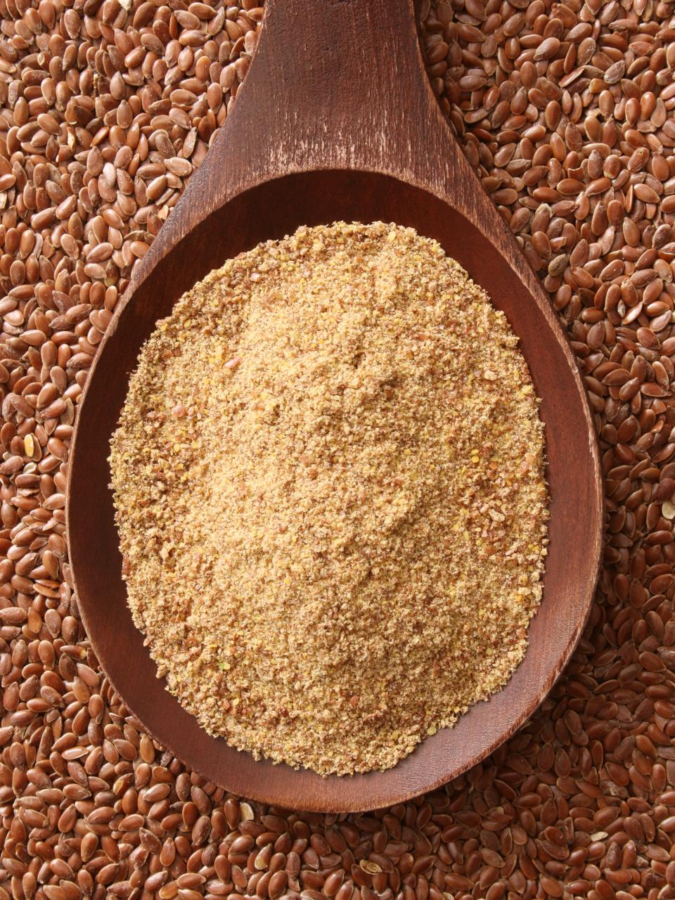 Семена льна перемолотые. Семена льна дробленые. Семена льна помолоть в кофемолке. Мука из льняных семян. Семя льна молотое.