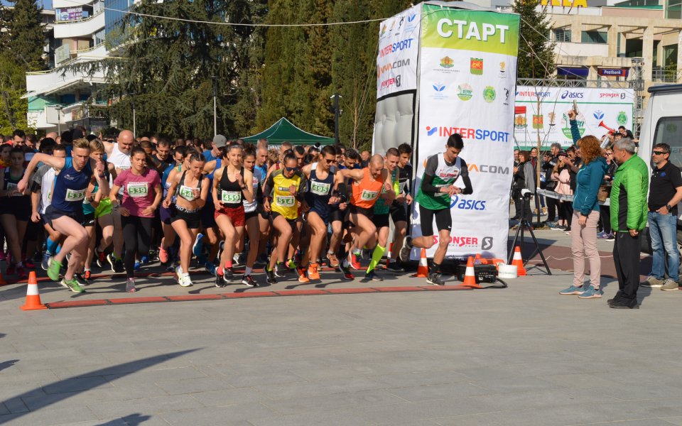 Рекорд при жените и фотофиниш при мъжете на маратона в Стара Загора