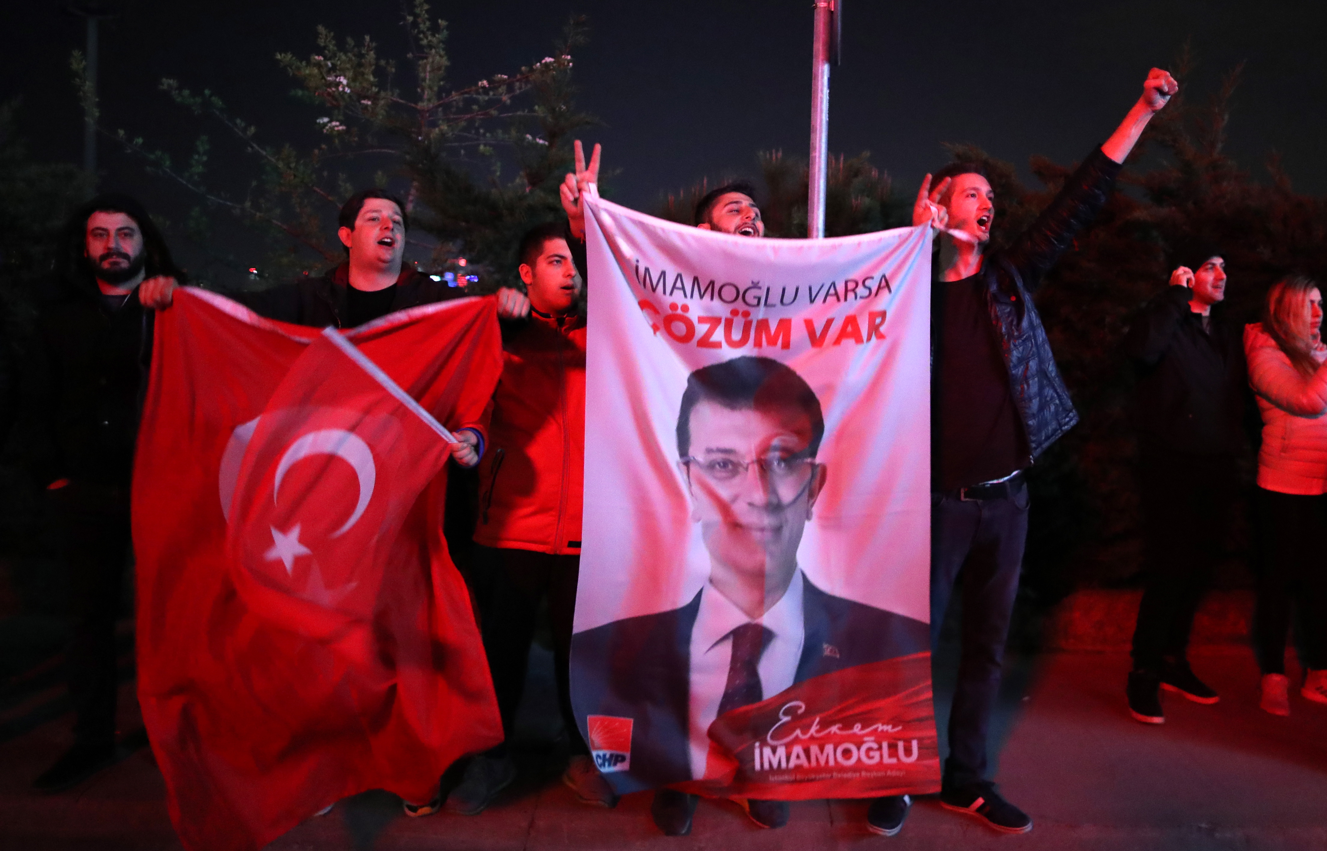Реджеп Тайип Ердоган претърпя тежък неуспех, след като за първи път насам партията му загуби контрол над столицата Анкара