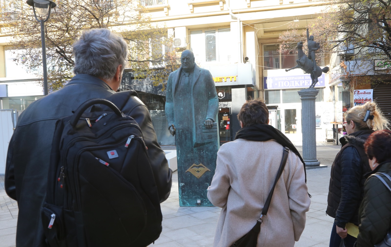 На 1 април София осъмна с паметника, изработен от пластмаса