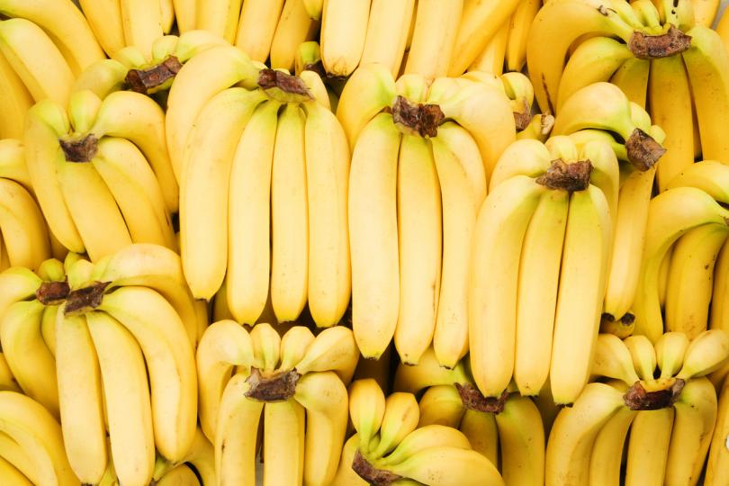 <p><strong>Банан</strong></p>

<p>Почти всеки експерт сред запитаните от изданието &ldquo;She Knows&rdquo; ги посочва като идеална храна преди тренировка заради въглехидратите и фибрите.</p>
