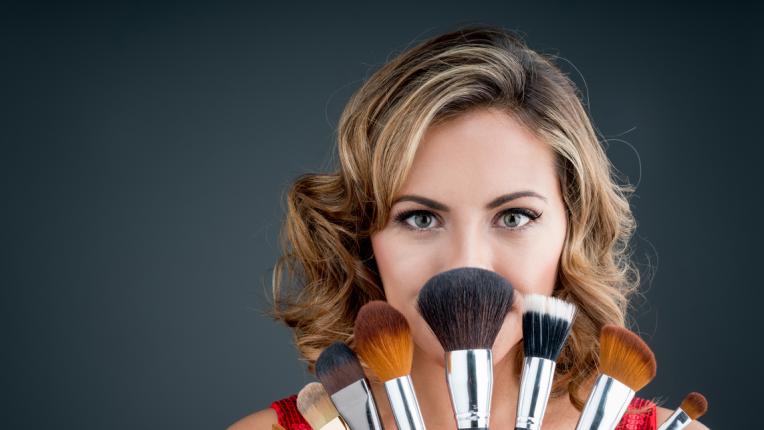  Непростимите неточности в гримирането, които ни състаряват 