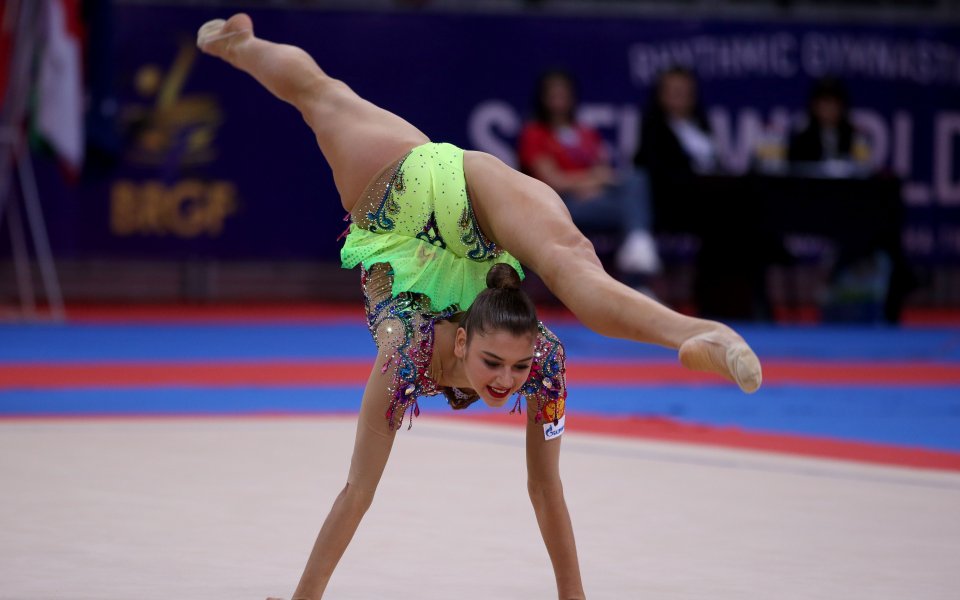 Една от най-атрактивните състезателки по художествена гимнастика на Русия Александра