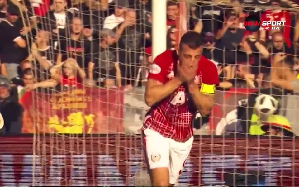 На три точки от върха, там където отново удобно се