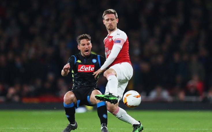 По нужда? Играч на Арсенал изчезна за 5 минути по време на мача