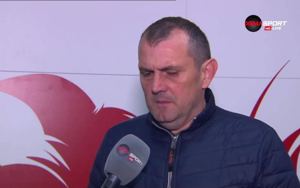 Старши треньорът на Славия Златомир Загорчич бе изключително ядосан от