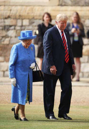 <p>2018 г. - Кралица Елизабет II&nbsp;и Доналд Тръмп</p>