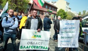 <p>Порожанов отстъпи, земеделците спират протеста</p>