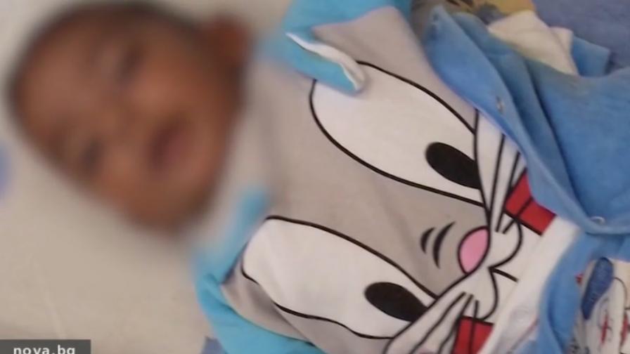 Изоставеното на паркинг бебе в болница, търсят родителите му