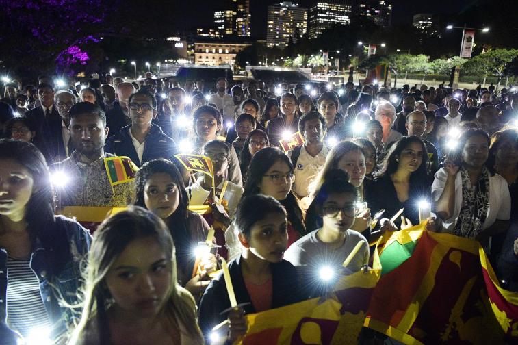  Полицията в Шри Ланка откри 15 тела след престрелка и детонации в къща на източния бряг. Късно нощес полицейски командоси, подкрепени от армията, обкръжиха къща в Сайнтамуруту, на 360 км източно от столицата Коломбо, поради съмнения, че е обвързвана с атентатите на Великден... 