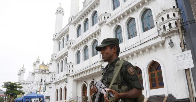 Свят Откриха 15 тела след престрелката в Шри Ланка Сред