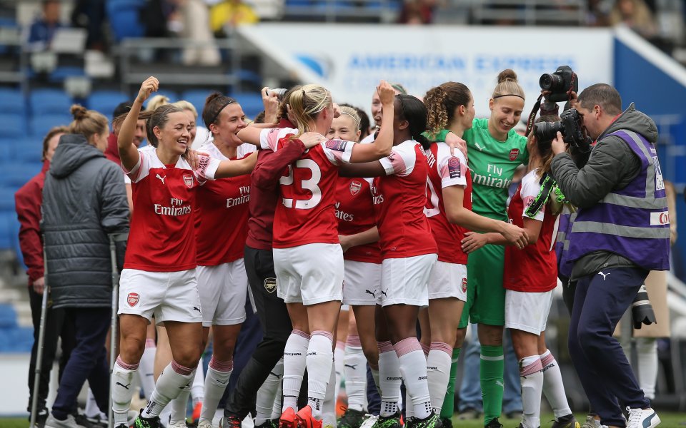 Женският тим на Арсенал триумфира с титлата в Англия за